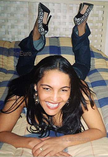 Date this funny Brazil girl Clara from SERRA B3296