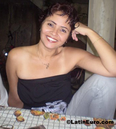 Date this voluptuous Brazil girl Narcia from Rio Bonito B35