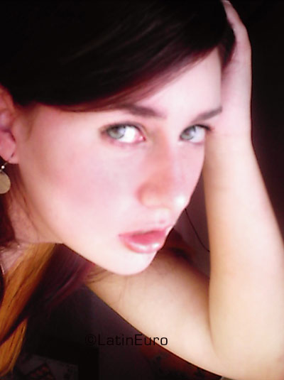 Date this voluptuous Brazil girl Eva from  B3543