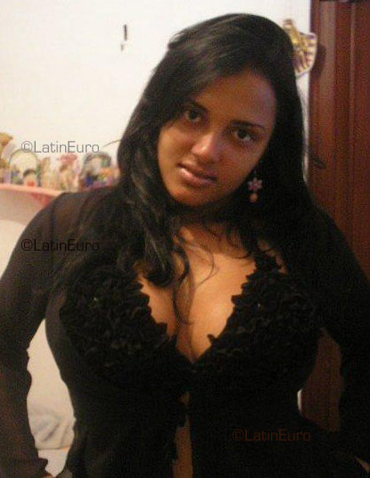 Date this athletic Brazil girl Cristina from  B3562