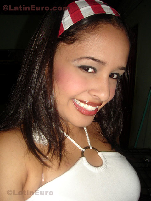 Date this pretty Brazil girl Erica from Curitiba B358