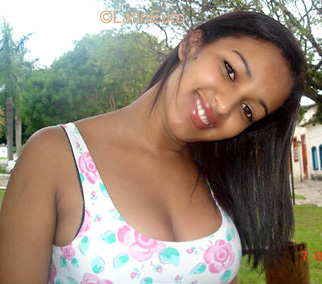 Date this athletic Brazil girl Viviane from GOIANIA B3657