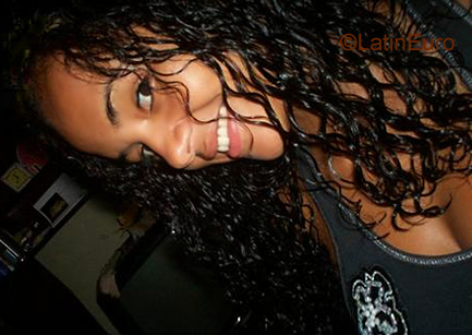 Date this lovely Brazil girl Laura from PORTO ALEGRE B3670