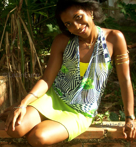 Date this georgeous Brazil girl Elyana from SALVADOR B2351