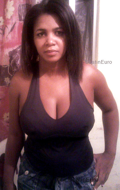 Date this gorgeous Brazil girl Paula from SALVADOR B3847