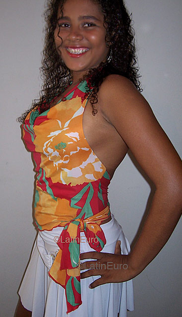 Date this happy Brazil girl Paticia from JABOATAO DOS GUARARAPES B4003