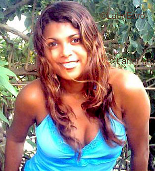 Date this good-looking Brazil girl Emanuelle from  B4024