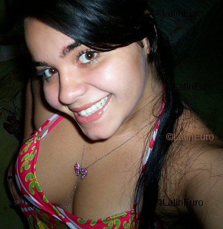 Date this good-looking Brazil girl Maiza from VALADARES B4030