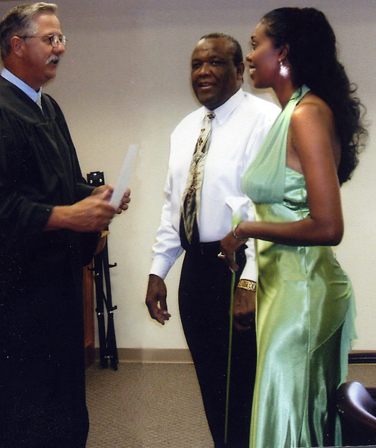 Date this voluptuous Brazil girl We from  B4044