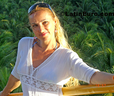 Date this tall Brazil girl Nice from Rio de Janeiro B405