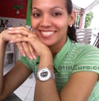 Date this lovely Brazil girl Fernanda from Brazlandia B408