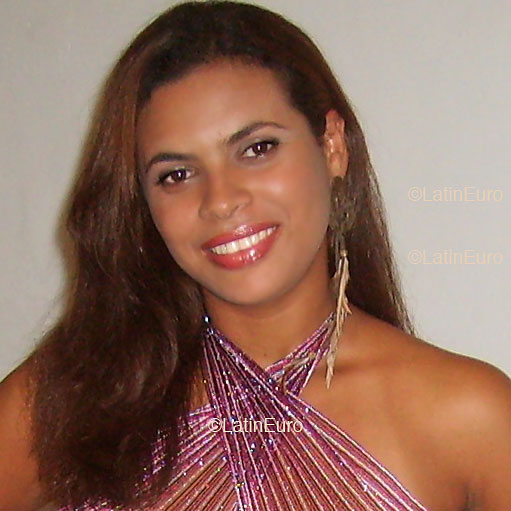 Date this good-looking Brazil girl Nildes from SALVADOR B4091
