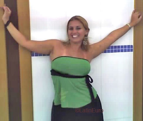 Date this sensual Brazil girl Pricila from ATIBAIA B4106