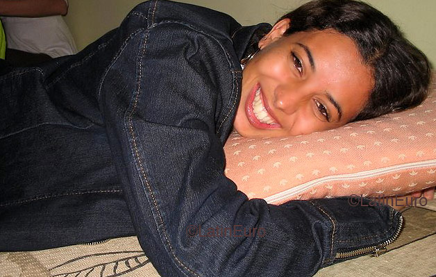 Date this nice looking Brazil girl Ana from PELOTAS B4181