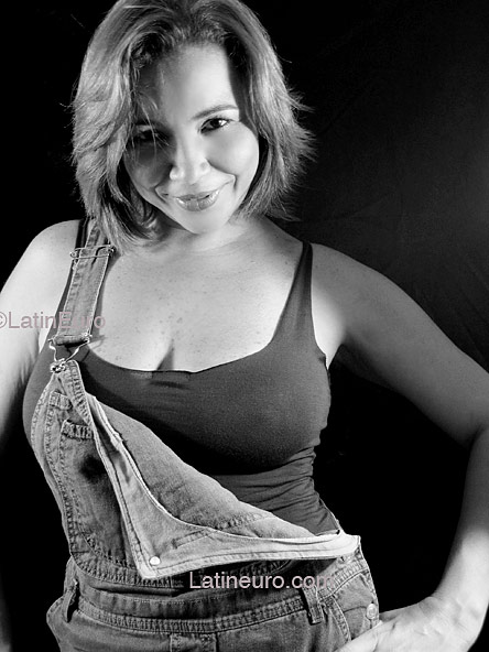 Date this voluptuous Brazil girl Flavia from GOIANIA B4206