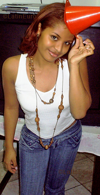 Date this nice looking Brazil girl Mirlene from MANAUS B4306