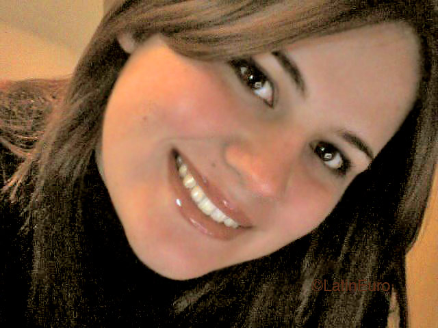 Date this sensual Brazil girl Suelen from ICARA B4468