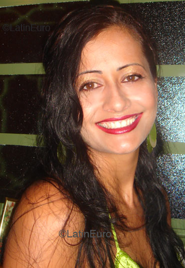 Date this hot Brazil girl Rosemeire from ANAPOLIS B4509