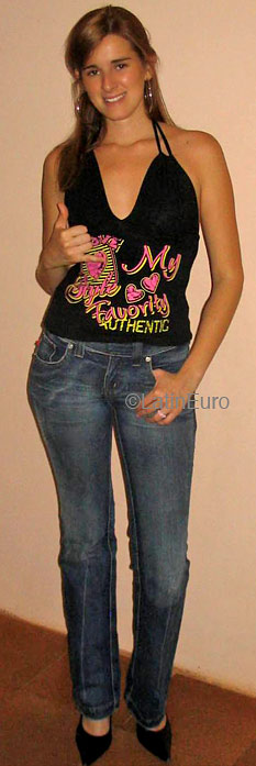 Date this nice looking Brazil girl Marcela from GOIANIA B4591