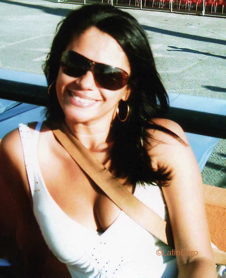 Date this attractive Brazil girl Martha from PORTO B4693