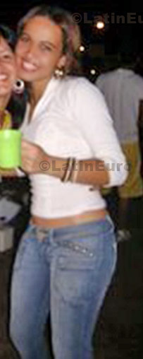 Date this nice looking Brazil girl Plinia from Palmas B470