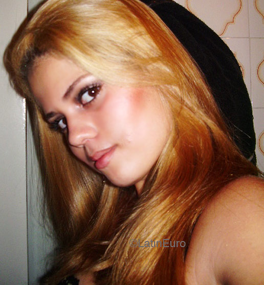 Date this voluptuous Brazil girl Liciane from GOIANIA B4727