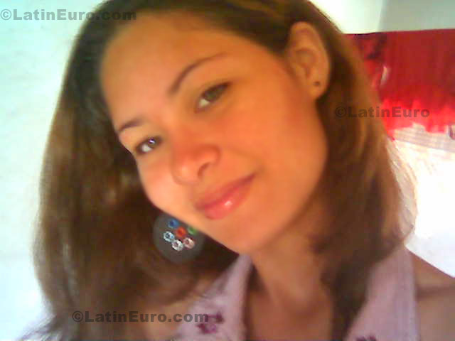 Date this hard body Brazil girl Thyanne from Teresina B474