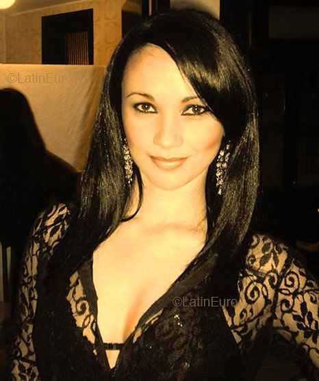 Date this delightful Brazil girl Andresa from ICARA B4752