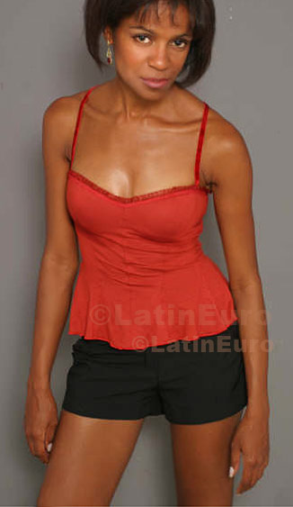 Date this sultry Brazil girl Cristina from Goiania B476