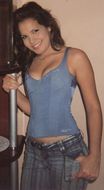 Date this attractive Brazil girl Aline from  B5394