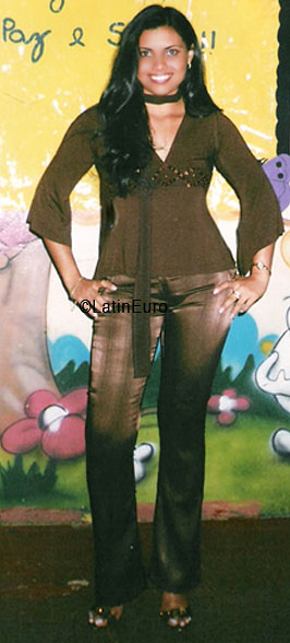 Date this happy Brazil girl Alexandra from BRASILIA B5503