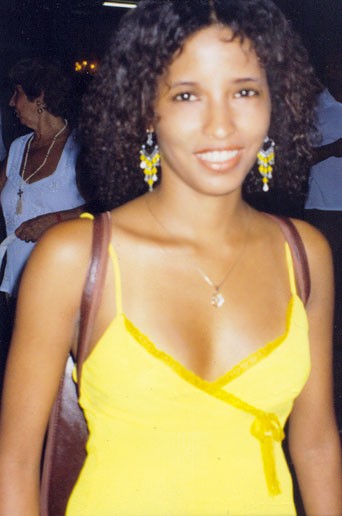 Date this happy Brazil girl Rosy from RIO DE JANEIRO B5741