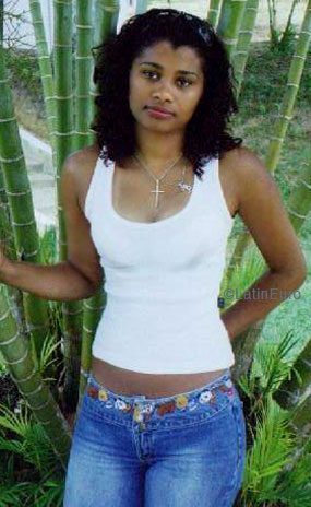 Date this attractive Brazil girl Viviane from BELO HORIZONTE B6009