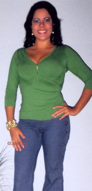 Date this delightful Brazil girl Fernanda from GUARAPARI B6108