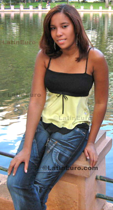 Date this georgeous Brazil girl Roseane from Belo Horizonte B619