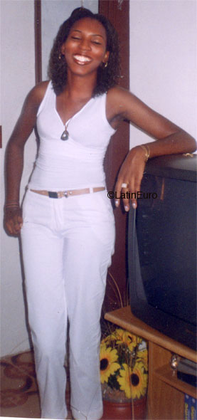 Date this fun Brazil girl Aline from RIO DE JANEIRO B6424