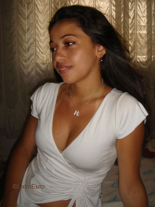 Date this lovely Brazil girl Melissa from RIO DE JANEIRO B6559
