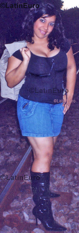 Date this nice looking Brazil girl Aline from Governador Valadares B666