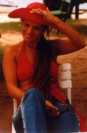 Date this foxy Brazil girl Claudia from BELO HORIZONTE B6691