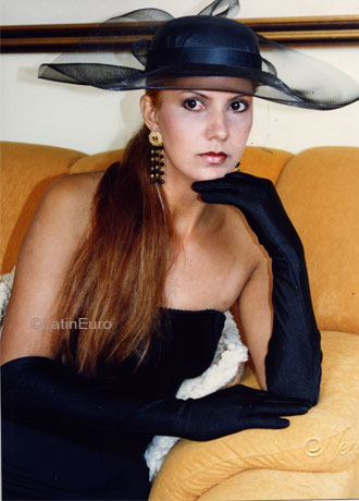 Date this nice looking Brazil girl Lucia from IPATINGA B6934