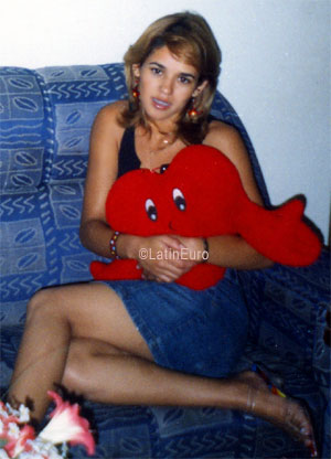 Date this voluptuous Brazil girl Junia from ARCOS B7027