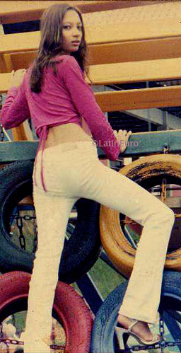 Date this attractive Brazil girl Clarissa from  B7170