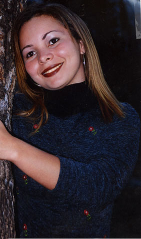 Date this happy Brazil girl Geovana from BRASILIA B7238