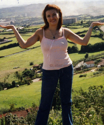 Date this sultry Brazil girl Valquiria from GOIANA B7273