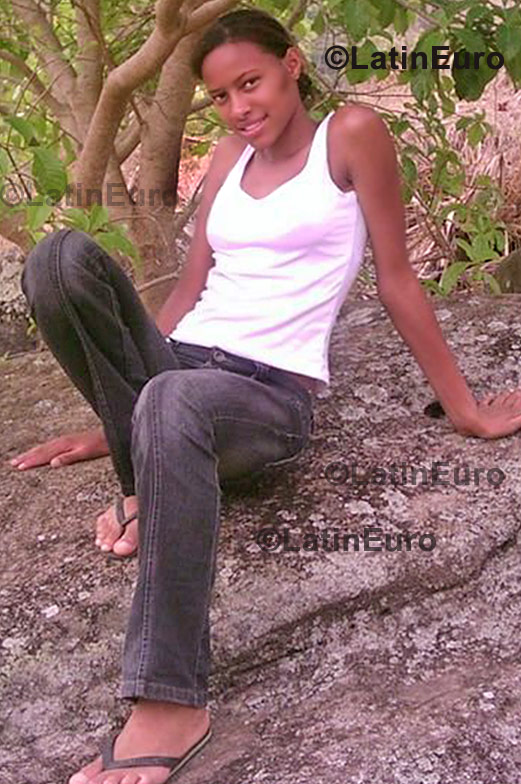 Date this charming Brazil girl Larissa from Governador Valadares B730