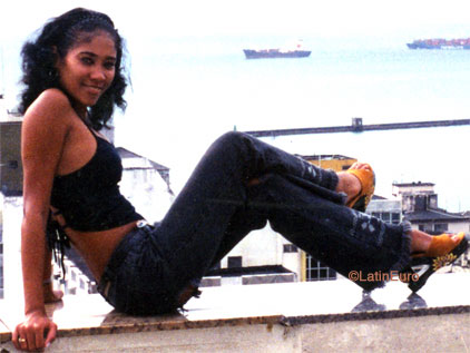 Date this beautiful Brazil girl Fabiola from SALVADOR B7956