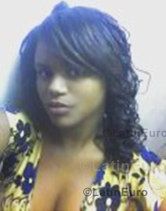 Date this good-looking Brazil girl Thattyelly from Juiz de Fora B805