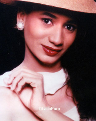 Date this cute Brazil girl Juliana from MONTES CLAROS B8196