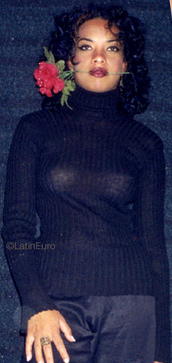 Date this pretty Brazil girl Silvia from BETIM B8397