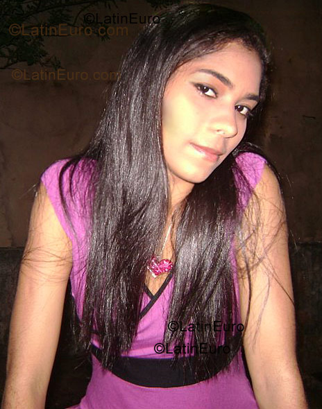 Date this charming Brazil girl Vanessa from Salvador B990